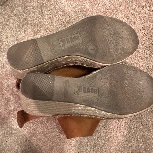 Shoes - Picture 5 of 6